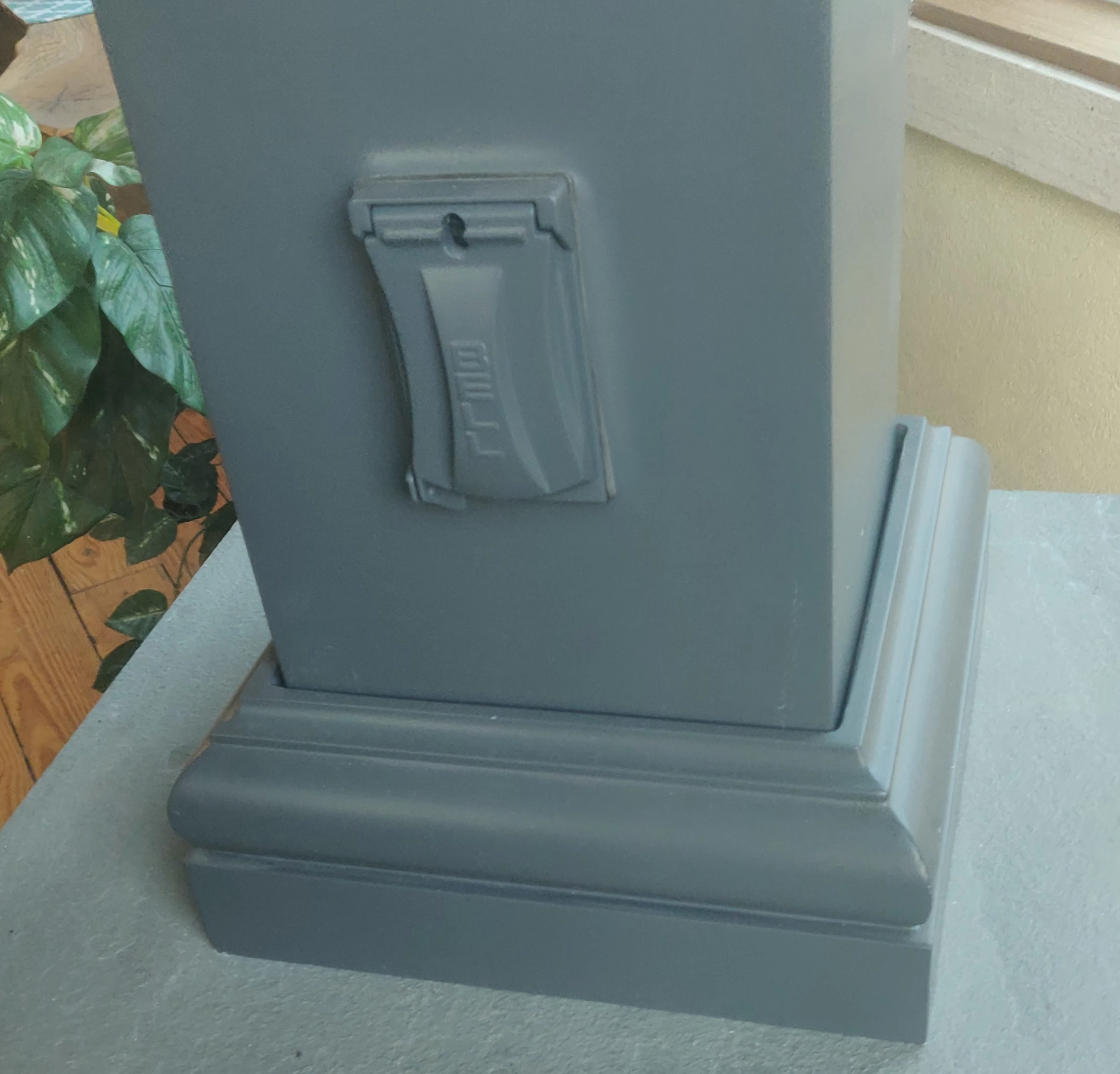 An electrical outlet cut into a fiberglass column